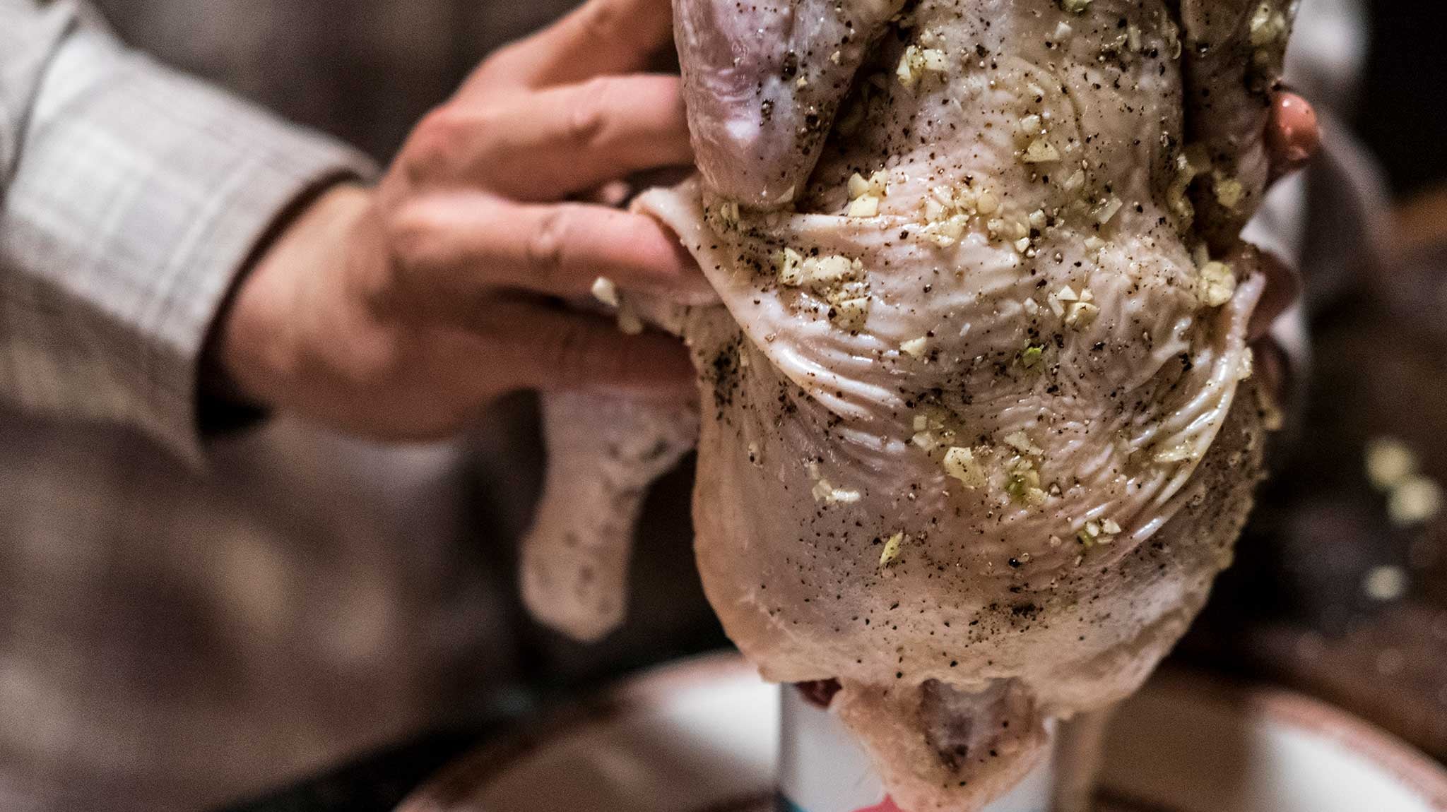 Video: How to cook beer can chicken